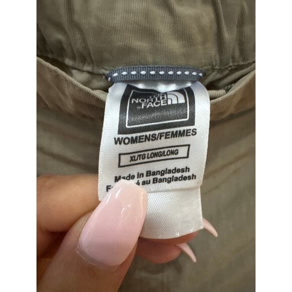 North Face Women’s XL Cargo Shorts Hiking Camping Fishing Outdoor Nylon Tan - Picture 3 of 6